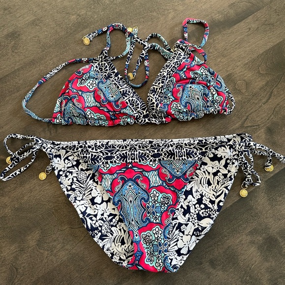 TOMMY BAHAMA- reversible 2 piece bikini. - Picture 1 of 2